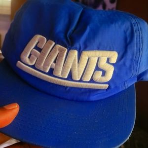 Adjustable zipper hat